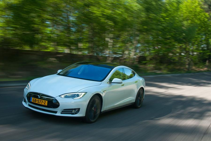  Tesla Model S P85D 2014 года  (WW) (фото 6 из 10)